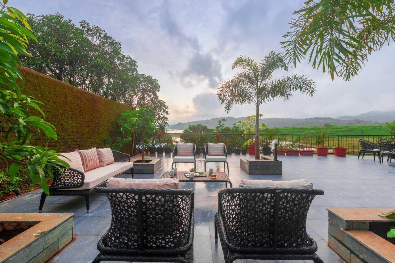Sunset Boulevard By Stayvista - Lakeside Villa With Pet-Friendly Ambiance, Deck, Terrace, Plunge Pool & Modern Flair Karjat Exterior foto