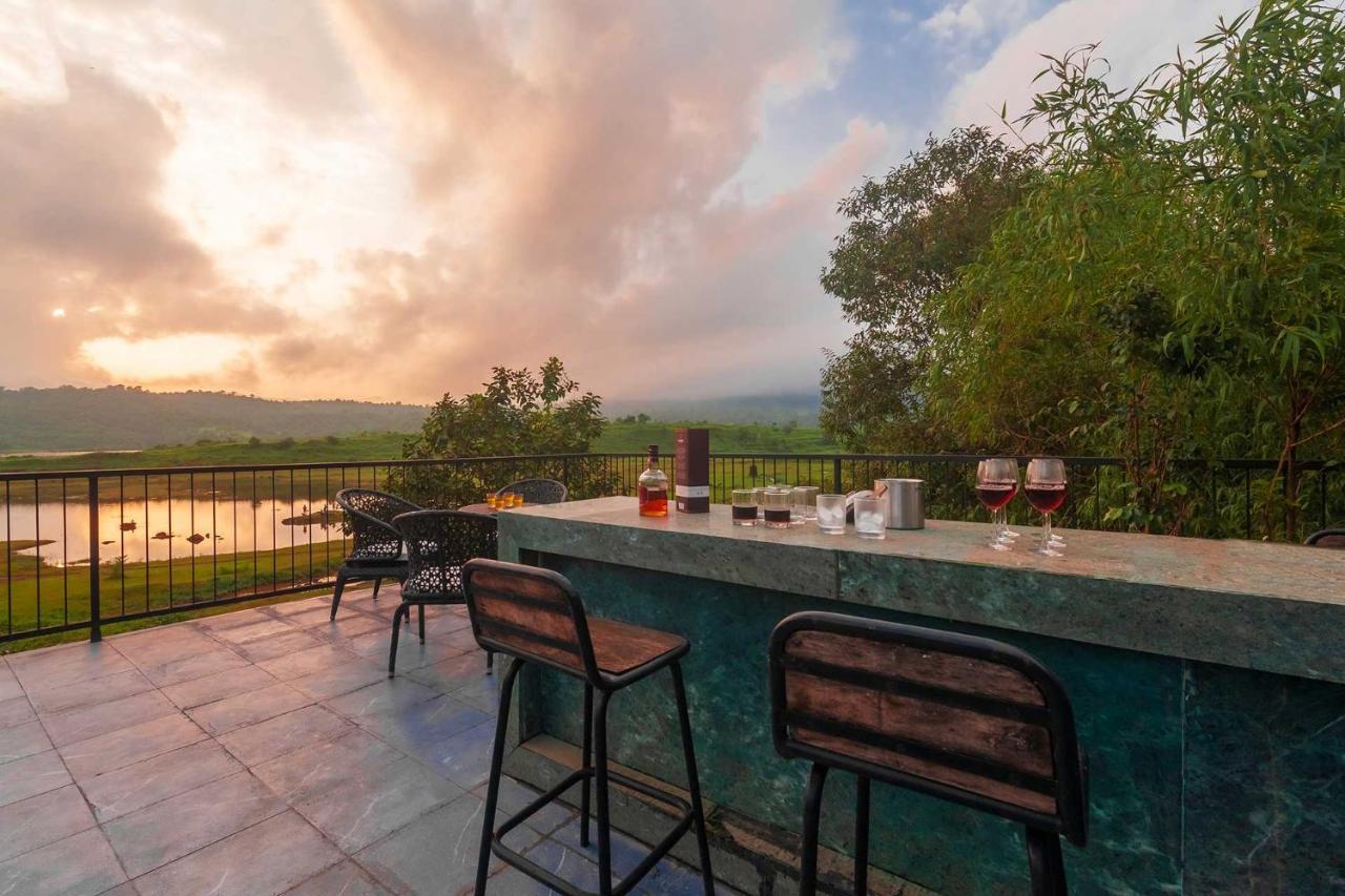 Sunset Boulevard By Stayvista - Lakeside Villa With Pet-Friendly Ambiance, Deck, Terrace, Plunge Pool & Modern Flair Karjat Exterior foto