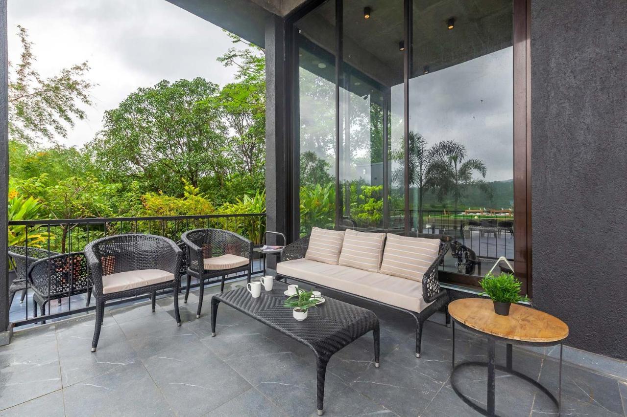 Sunset Boulevard By Stayvista - Lakeside Villa With Pet-Friendly Ambiance, Deck, Terrace, Plunge Pool & Modern Flair Karjat Exterior foto