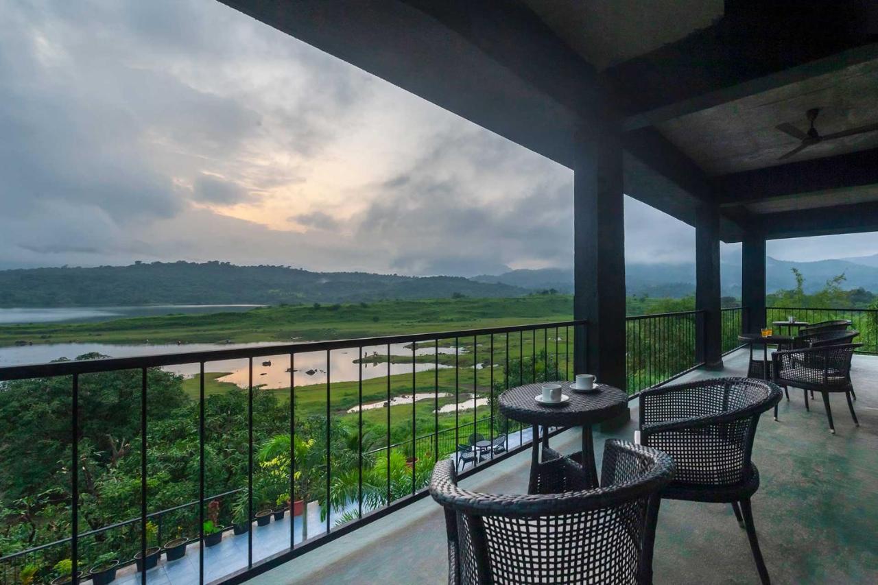 Sunset Boulevard By Stayvista - Lakeside Villa With Pet-Friendly Ambiance, Deck, Terrace, Plunge Pool & Modern Flair Karjat Exterior foto