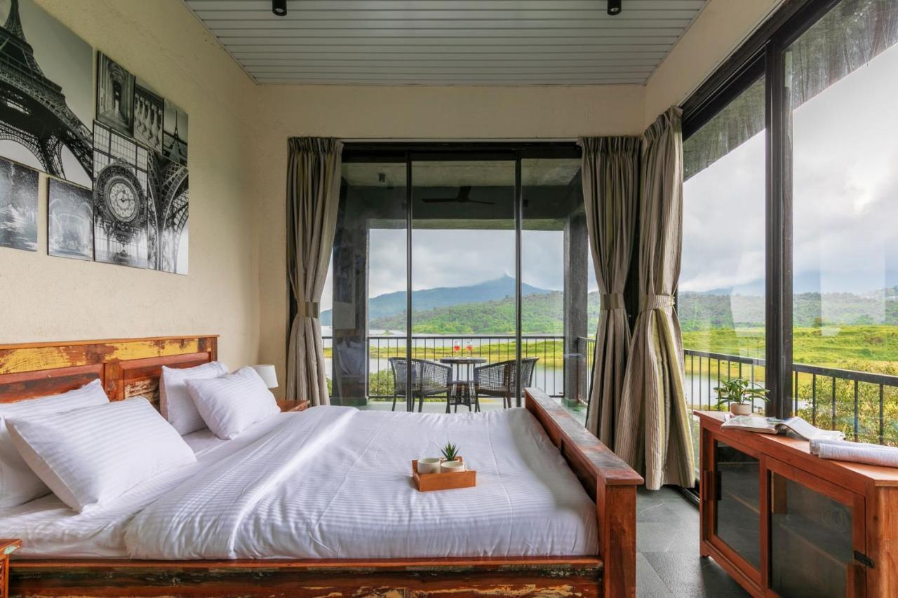 Sunset Boulevard By Stayvista - Lakeside Villa With Pet-Friendly Ambiance, Deck, Terrace, Plunge Pool & Modern Flair Karjat Exterior foto